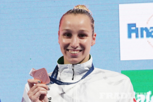 verraszto-evelin-bock-kekszolomag-villany